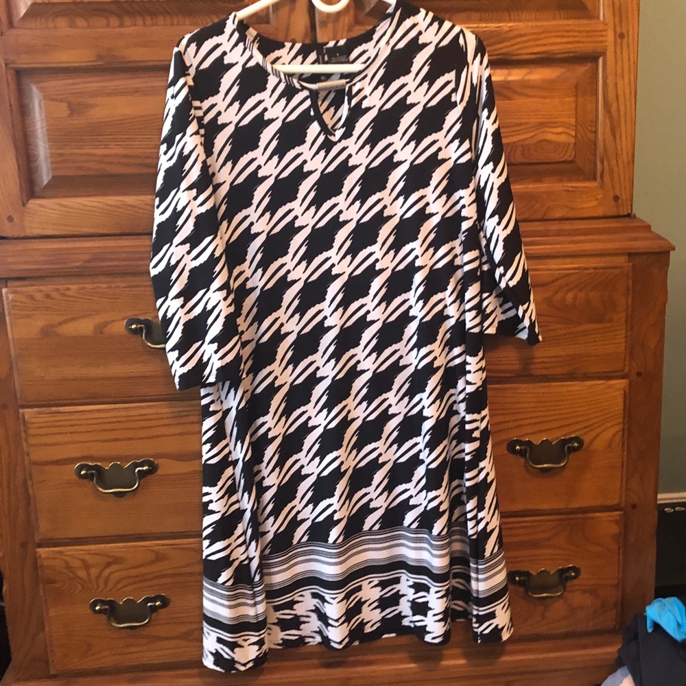 New Directions Black and White Dress Small Like New